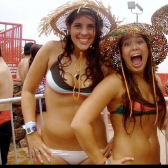 SOLD Rip curl Bikini - Picture 5 of 6